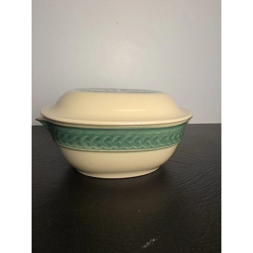 Light Green Longaberger American Craft Orig Covered Casserole Dish Heart Design